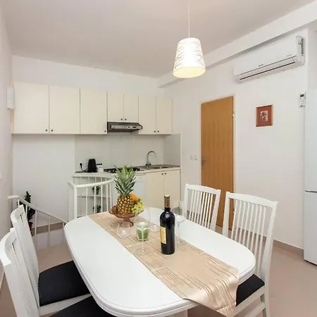 Nice 2 Floors 2 Bathroom In Center * Сплит