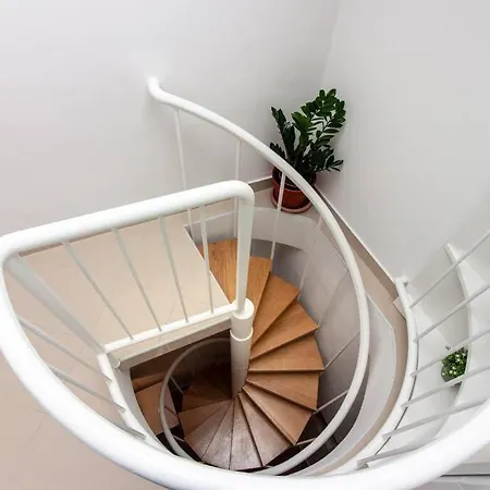 Nice 2 Floors 2 Bathroom In Center Apartment *